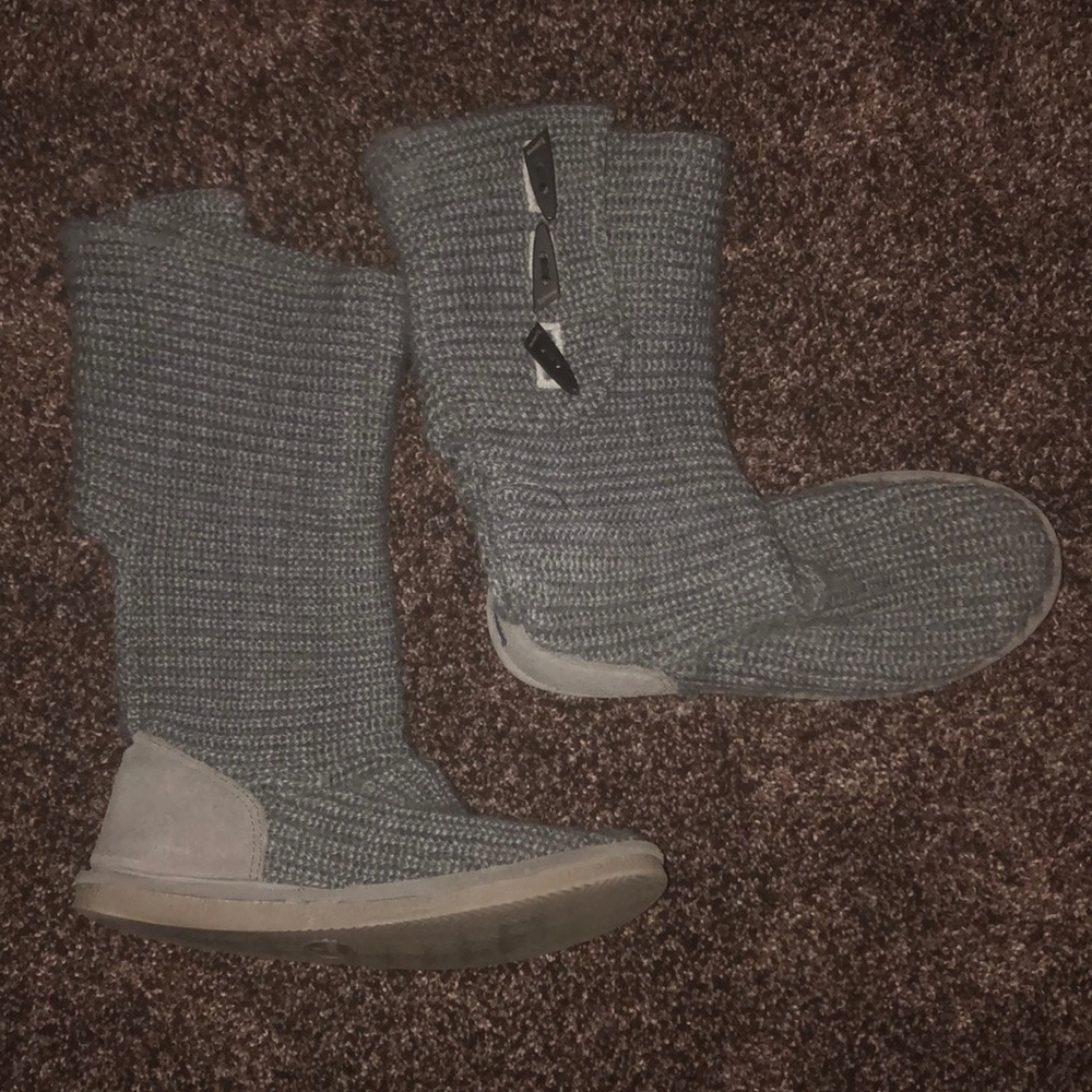 Bearpaw knit gray boots